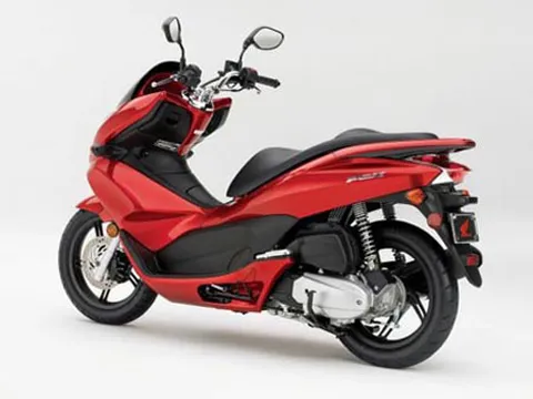 Đối thủ nặng kí của Vespa S, là ai?