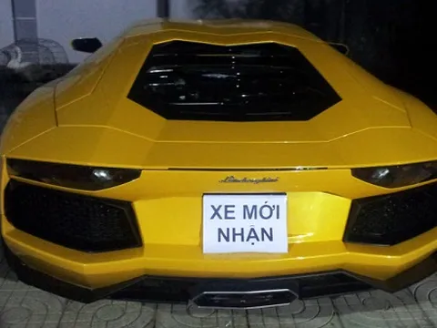 "Siêu bò" Aventador vàng xuất hiện ở Việt Nam