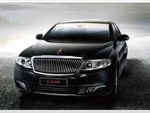 Toyota Crown bị "nhái" trắng trợn