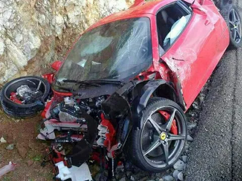 Mới mua siêu xe 2 tiếng đã gặp nạn