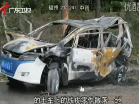 Xe điện BYD E6 gặp nạn rồi bốc cháy