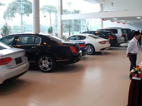 Giấc mộng xe hơi tan tành vì giá USD tăng