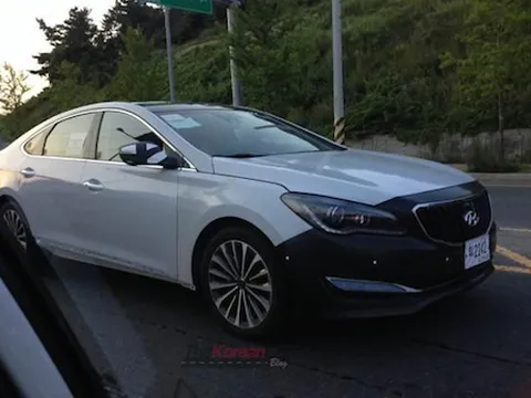 Hyundai AG bị bắt gặp ngoài đường