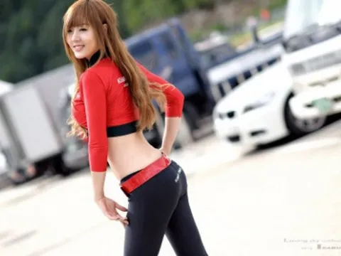 Sắc đỏ Hwang Mii Hee nổi bật tại CJ 2010