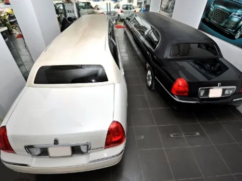 Cận cảnh 2 xế hộp giá 500.000 USD tại Hà Nội