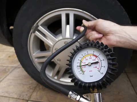 Lốp mới lắp đằng trước hay đằng sau?