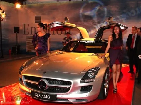 chủ nhân đầu tiên của SLS AMG đầu tiên tại Việt Nam