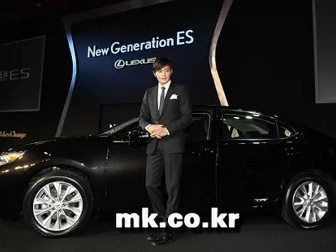 Jang Dong Gun "chuẩn men" bên Lexus ES350