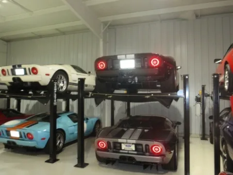 15 xe Ford GT "mới cứng" được rao bán