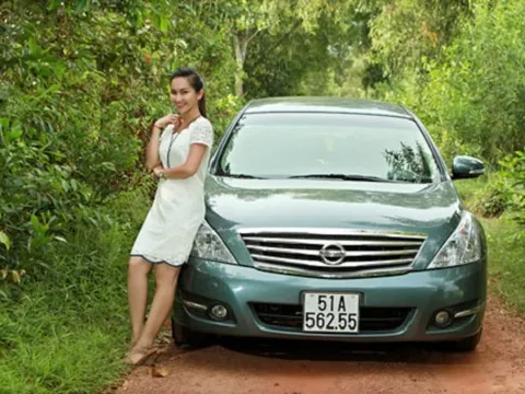 Kim Hiền tậu Nissan Teana