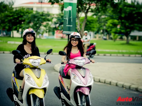 Xăng đắt, dân Hà Nội rủ nhau đi xe 50cc