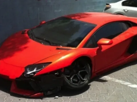 Thêm một “siêu bò” Aventador tử nạn