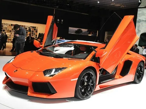 Aventador mới tiết kiệm nhiên liệu bất ngờ ?