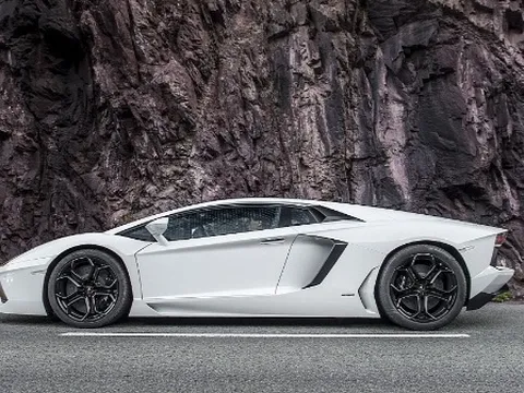 Lamborghini sắp ra mắt Aventador mới