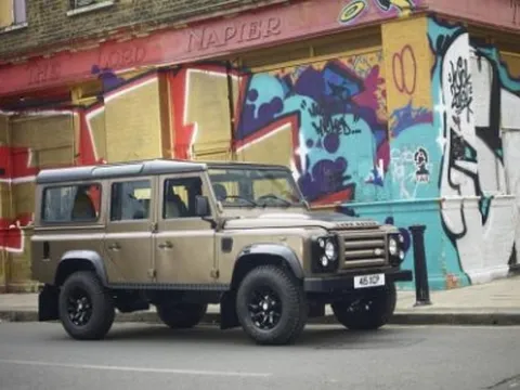 Land Rover giới thiệu Defender X – Tech 2011