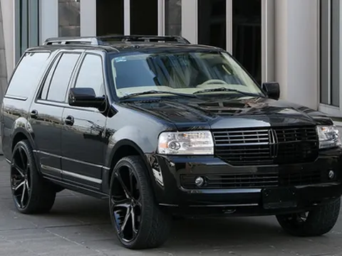 Lincoln Navigator "độ" đen bóng đẹp mắt