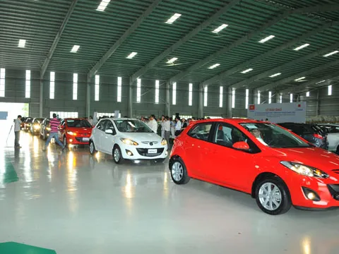 Vina Mazda xuất lô xe đầu tiên sang Lào