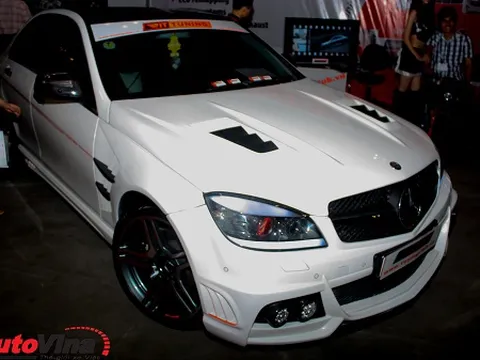 Bộ đôi xe Mercedes "độ" cực ngầu tại Việt Nam