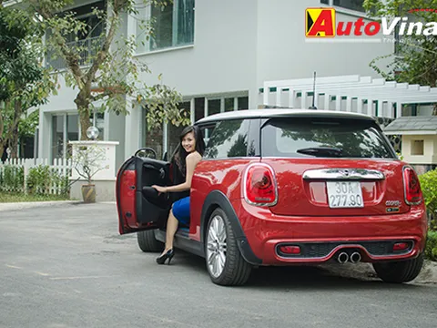 Noel 2014: Cô nàng công sở đỏm bên xe MINI