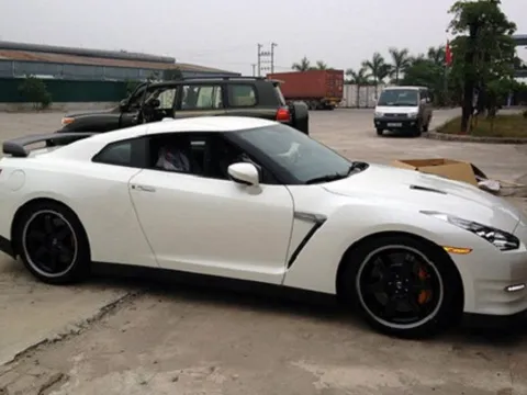 Nissan GT-R 2012 đặt chân đến Việt Nam