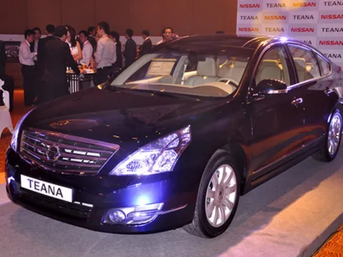 Teana giá 2,4 tỷ đồng - Nissan đang đùa giỡn?