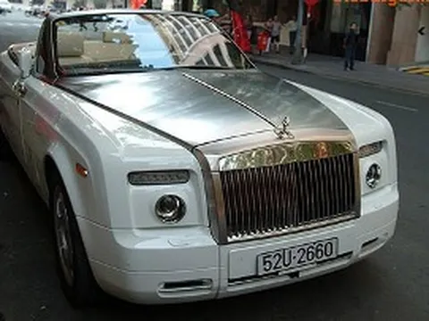 Rolls-Royce Phantom Drophead Coupe thứ hai về Việt Nam