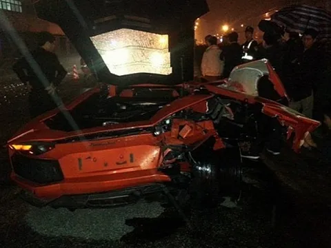 Aventador mới tậu đã gặp tai nạn
