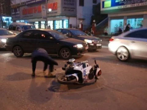 Ô tô “điên”, đâm liên tiếp 8 xe đi cùng chiều