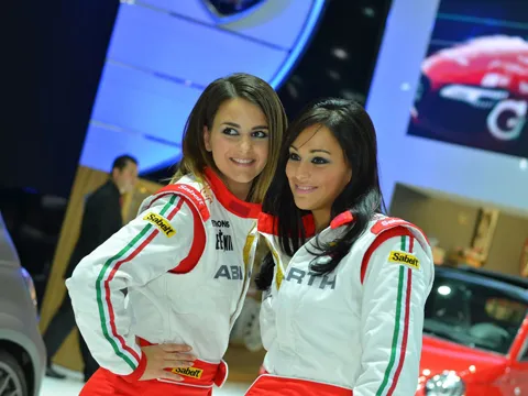 Nhan sắc rạng rỡ tại Paris Motor Show 2014