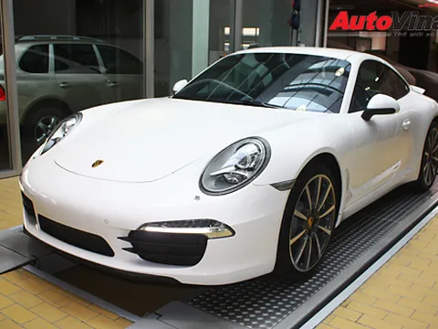 Porsche 911 ra mắt tại VN được vinh danh