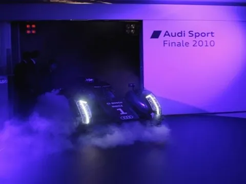 Audi ra mắt siêu xe R18 