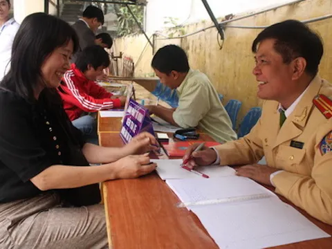 Bán, tặng xe phải làm giấy khai báo từ 1/6