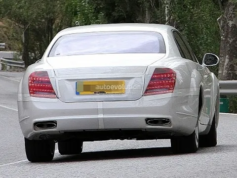 Bentley ngụy trang...Mercedes lừa báo chí