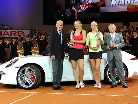 Maria Sharapova được tặng Porsche 911 mới