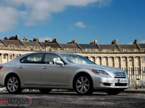 Lexus thu hồi LS460 và LS600h