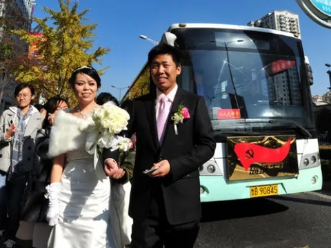 Thú vị với xe hoa bằng xe bus