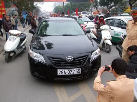 Mới đăng kí biển số, Camry đâm chết và bị thương 4 người