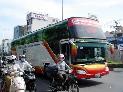 Xe du lịch cán chết một phụ nữ