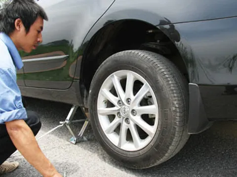 Kỹ năng  thay lốp dự phòng
