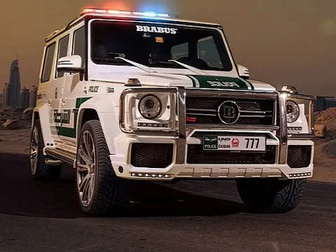Cảnh sát Dubai lại “chơi” xế khủng