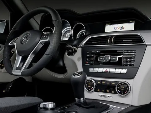 Kết nối mọi lúc, mọi nơi với Mercedes-Benz C-Class 2012