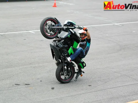 Lễ hội mô tô ở Sài Gòn "nóng" cùng Stunter