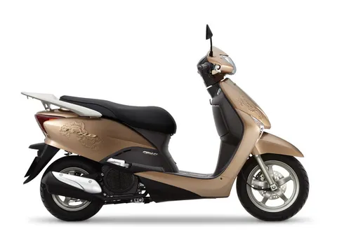 Honda Lead có màu mới, giá mới