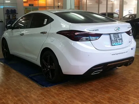 Hyundai Elantra 2013 độ thể thao ở Sài Gòn