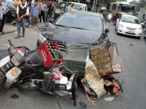 Lại xe “điên” gây tai nạn liên hoàn