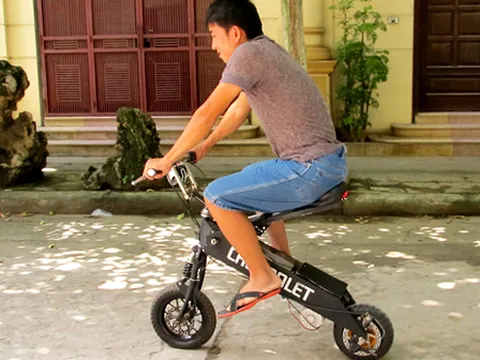 Người Hà Nội tự chế xe điện cực kỳ cơ động
