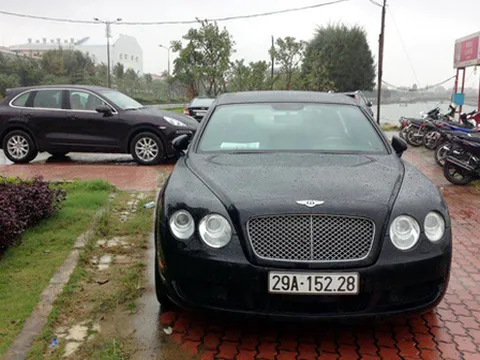 Dàn xe sang trong đám cưới ở Quảng Bình