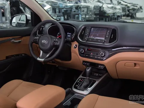 Crossover cỡ nhỏ Kia KX3 lộ ảnh nội thất