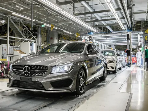 Mercedes công bố mẫu xe mới đầu năm 2015   