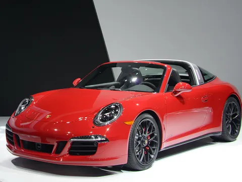 Porsche Việt Nam công bố giá 911 Targa 4 GTS và Cayenne Turbo S